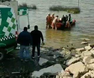 Un hombre salió a navegar en kayak, el bote se partió y murió ahogado