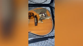 Airline batters singer’s 20-year-old guitar during flight 