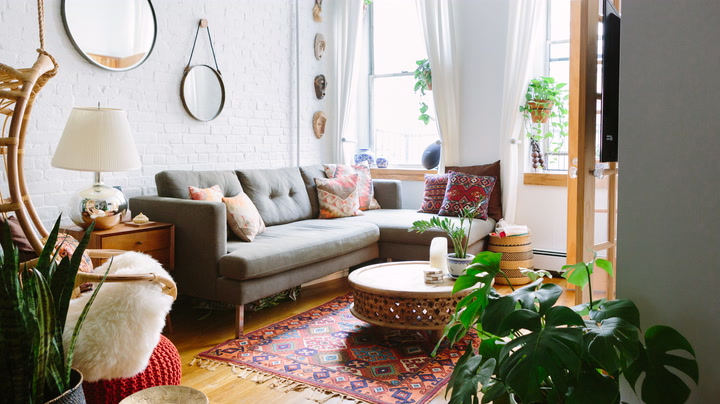 How To Decorate A Studio Apartment For A Woman | DesignCafe