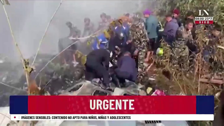 Nepal: el video de la caída del avión en el que murieron 68 personas