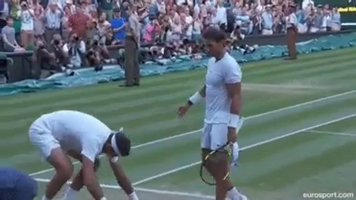 Nadal se acercó a saludar a Del Potro tras vencerlo en cuartos de Wimbledon - Fuente: Twitter