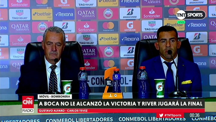 Alfaro y Tévez en conferencia de prensa