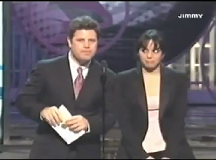 Evanescence ganando el Grammy a mejor artista revelación en 2004 - Fuente: YouTube