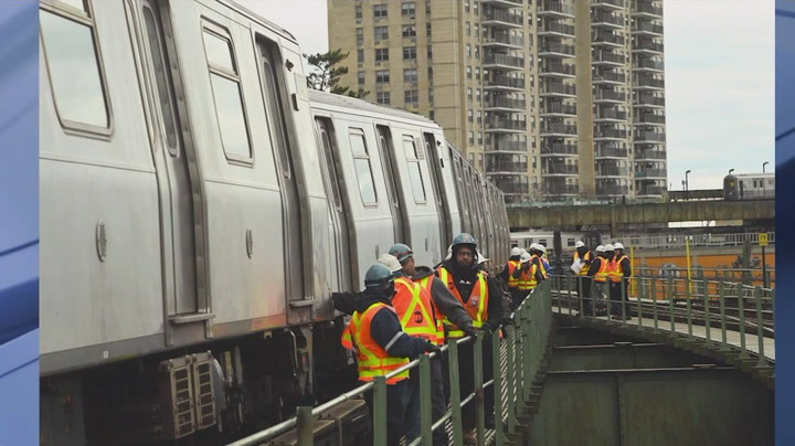 F train derails in Brooklyn