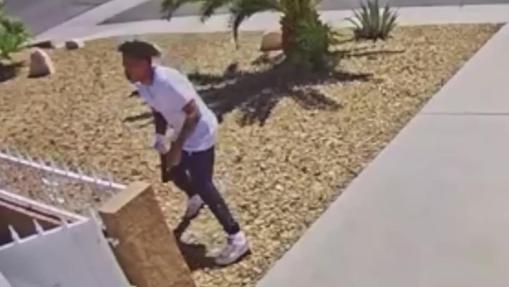 Robbery suspect's gun jams as he tries to shoot man in Las Vegas