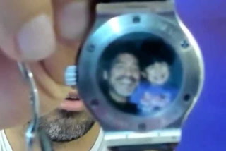 El Kun Agüero mostró el exclusivo regalo que le hizo Maradona a su nieto Benjamín