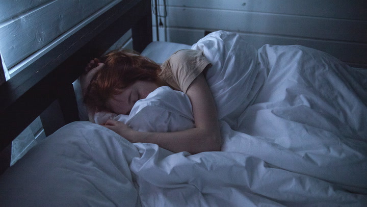 How going to bed an hour earlier can boost your brain, your heart and help you lose weight