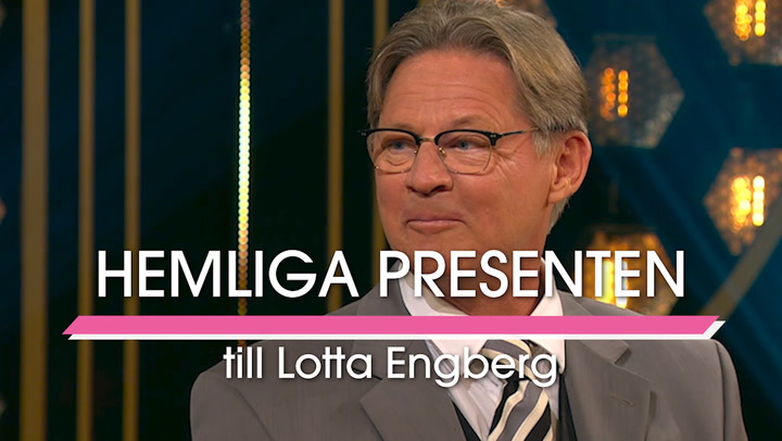 Mikael Sandströms kryptiska svar om Lotta Engbergs present: ”Snusk”
