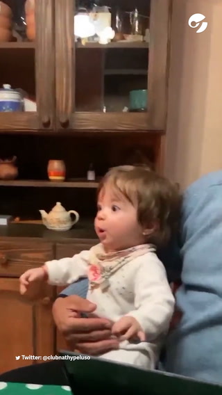 La increíble y viral reacción de una beba al escuchar a Nathy Peluso