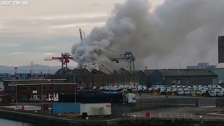 Avonmouth Docks fire 'could be burning for days' - Bristol Live