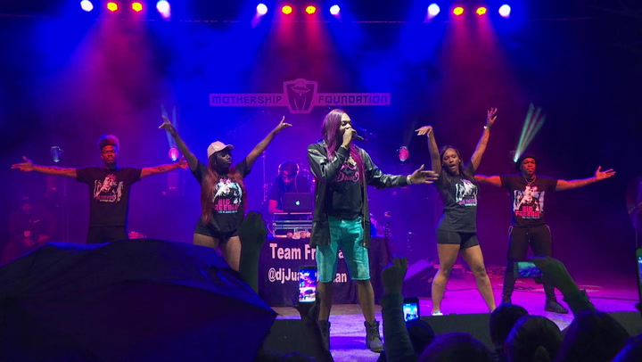 Big Freedia Performs "N.O. Bounce" At Festival Bonfouca 2016