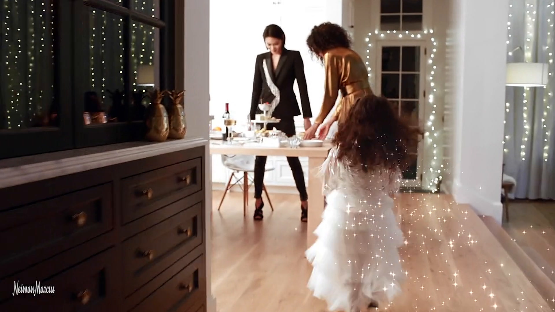 Neiman Marcus' Magic Makers Ignite the Holiday Season – Mann About