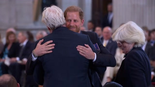 Prince Harry hugs Princess Diana’s family at Invictus Games ceremony