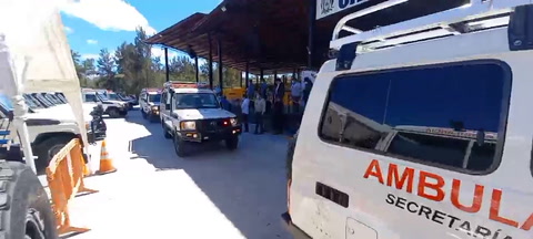 El gobierno, a través de la Secretaría de Salud, entrega flota de ambulancias