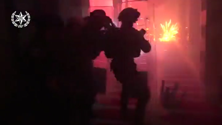 Clashes erupt as Israeli police raid Jerusalem's Al-Aqsa mosque