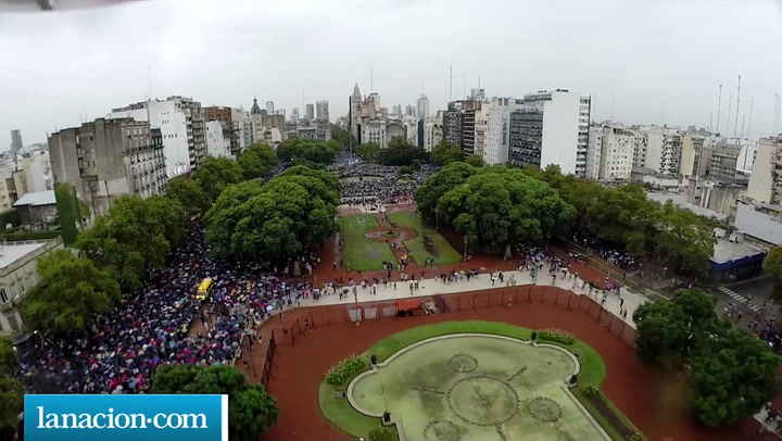 Marcha 18F: bajo la lluvia, miles de personas se movilizaron en homenaje a Nisman