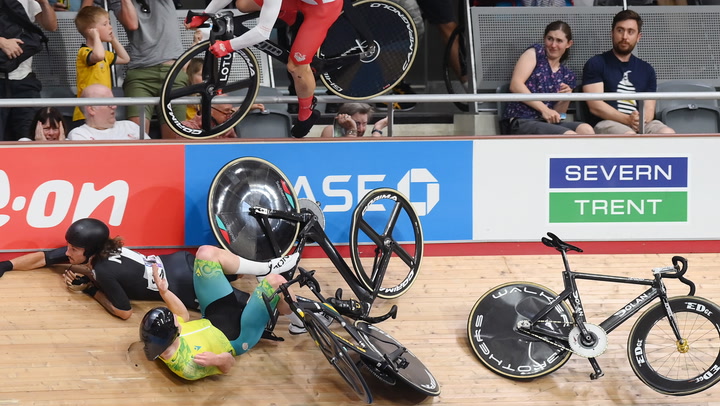 Commonwealth Games: Matt Walls involved in major crash at track cycling