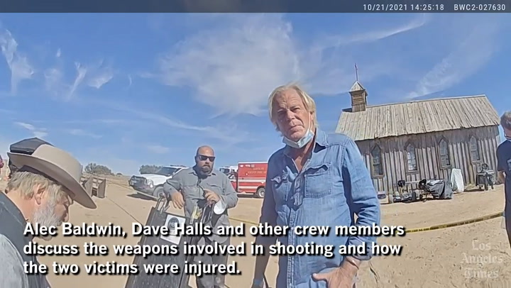 Alec Baldwin, Dave Halls y otros discuten sobre las armas involucradas en el rodaje de Rust