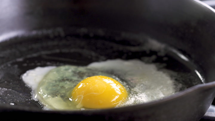 How to Cook Over Easy Eggs • The Heirloom Pantry