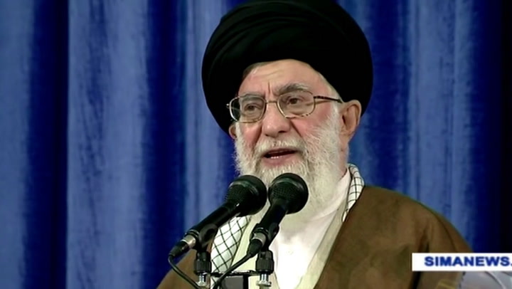Jamenei: Irán no seguirá en el acuerdo nuclear sin garantías sólidas de Europa - Fuente: AFP