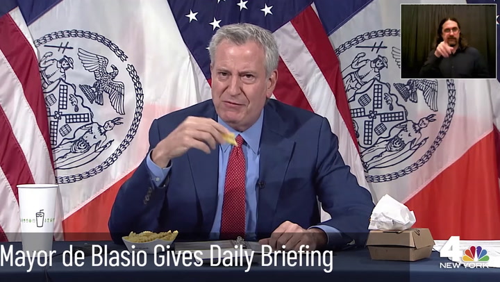 New York mayor de Blasio eats Shake Shack during Covid briefing