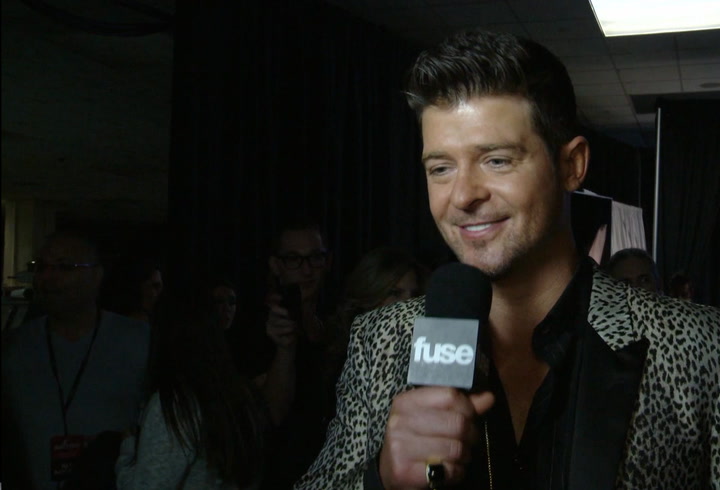 Shows: Jingle Ball 2013:  Robin Thicke, Paramore and Fall Out Boy Discuss Miley Cyrus' Big Year