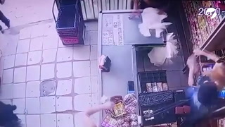 La Plata. Brutal golpiza a una cajera de un supermercado