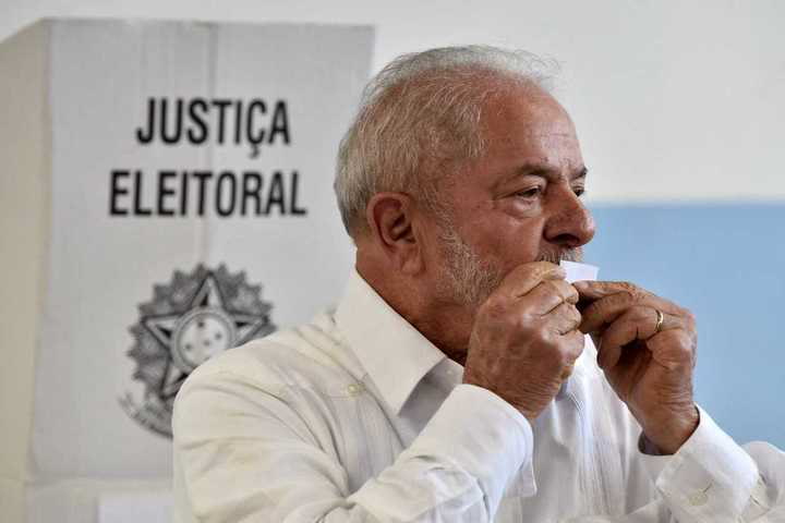 Balotaje en Brasil: Lula da Silva votó en San Pablo