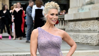 Hannah Waddingham scolds photographer for asking her to ‘show leg’ 