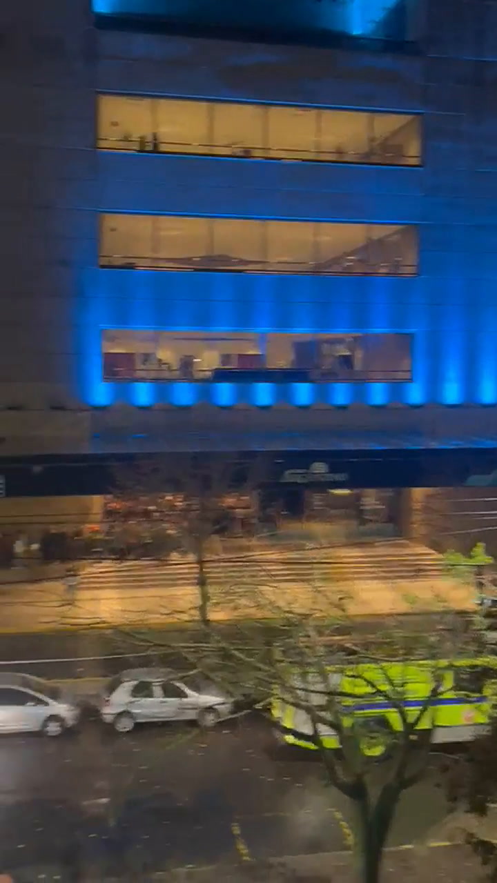 Así evacuaron el Teatro Argentino tras el derrumbe