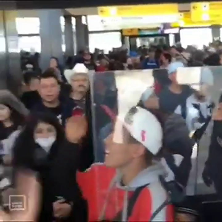 En Twitter circulan algunos videos del caos en el aeropuerto de Tijuana, en México