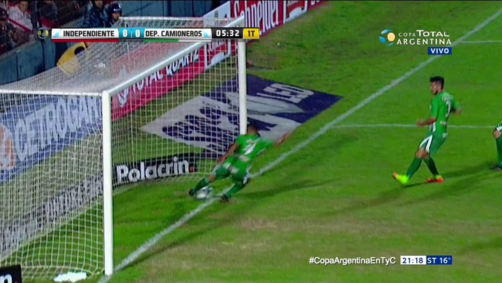 Independiente-Camioneros la pelota traspasó la línea, pero el juez no cobró el gol para el Rojo