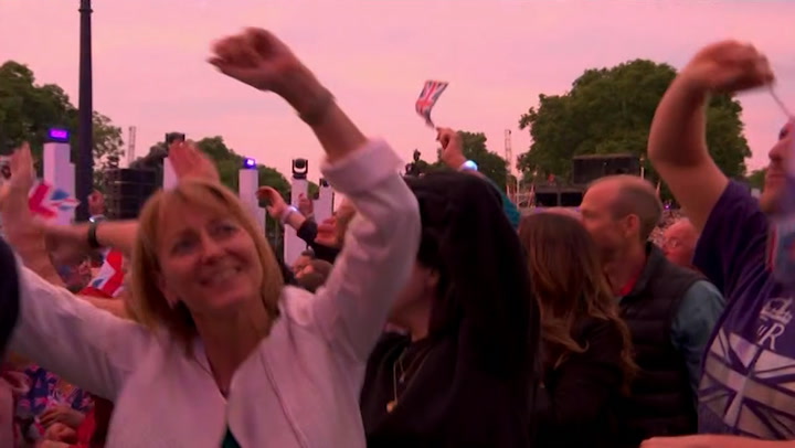 Rod Stewart is 'so proud to be British' as he shares clip of hyped crowd
