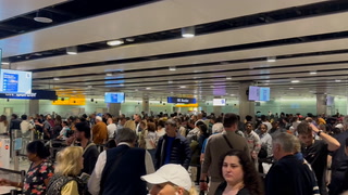 Long queues build at Heathrow airport after nationwide e-gate issue