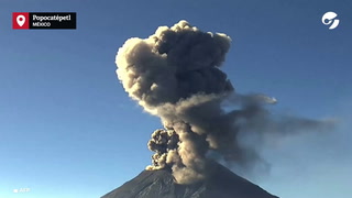 El volcán Popocatépetl entró en erupción y las cenizas afectan a los vuelos en México