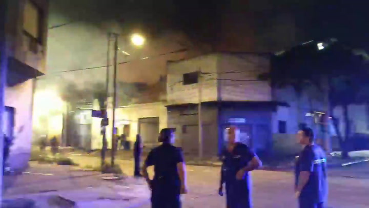 Arde una fábrica de productos de limpieza en San Martín - Crédito: @rominawinner