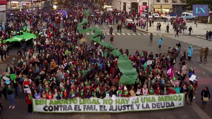 Una nueva marcha de #NiUnaMenos, desde el drone de LA NACION - Crédito: Jorge Vidal