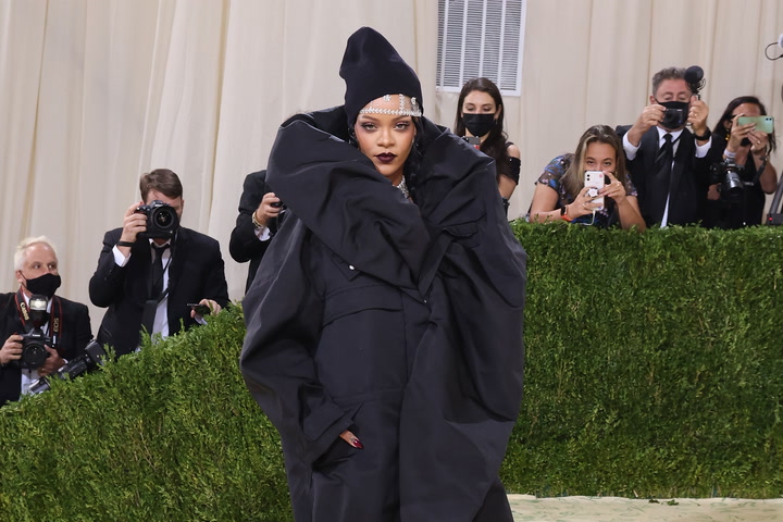 SE OCKSÅ: Rihannas ikoniska looks från Met-galan genom åren