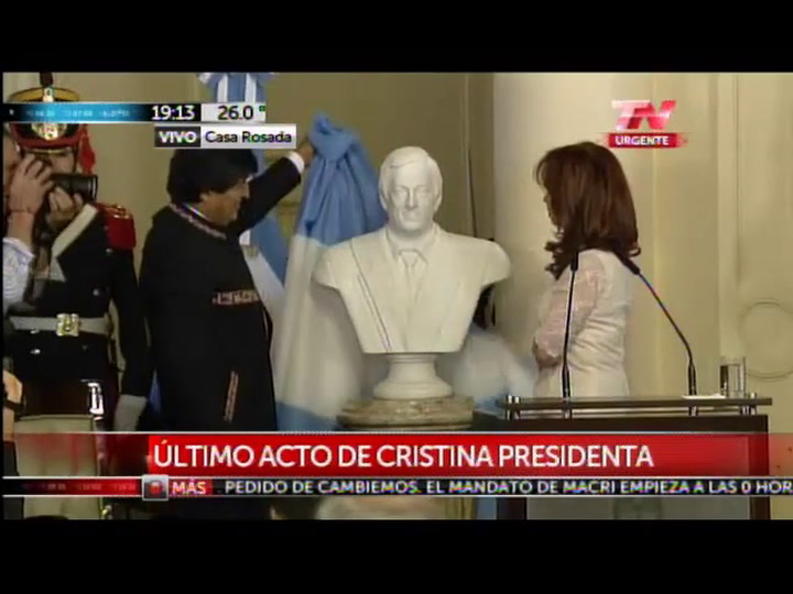 Cristina presentó el busto de Néstor Kirchner