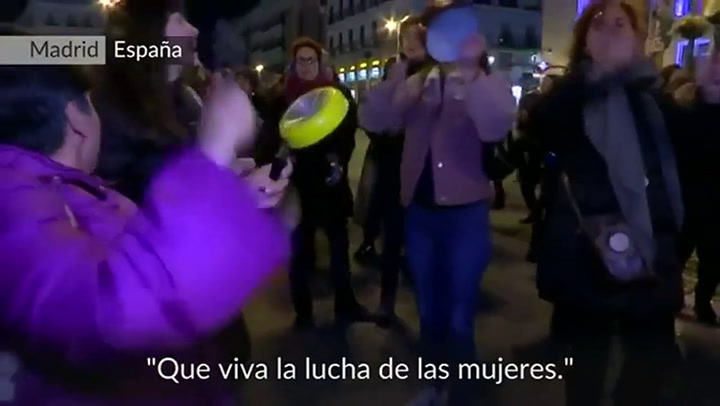 Mujeres españolas hicieron un cacerolazo por la igualdad de género - Fuente: Reuters