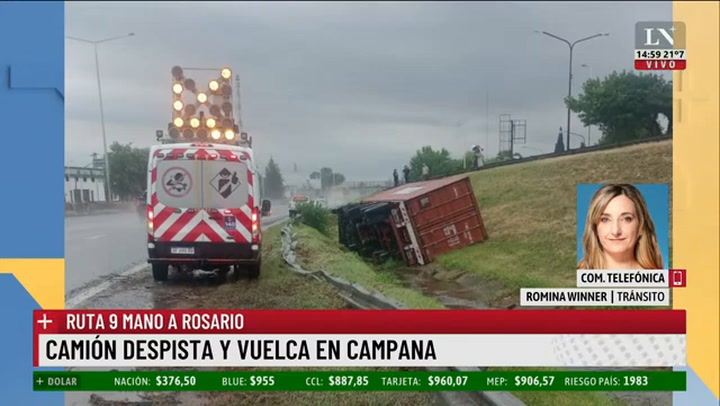Un camión despistó y volcó en la Panamericana
