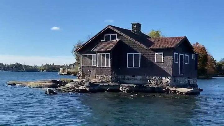 Así es la casa construida sobre la isla habitada más pequeña del mundo - Fuente: Instagram