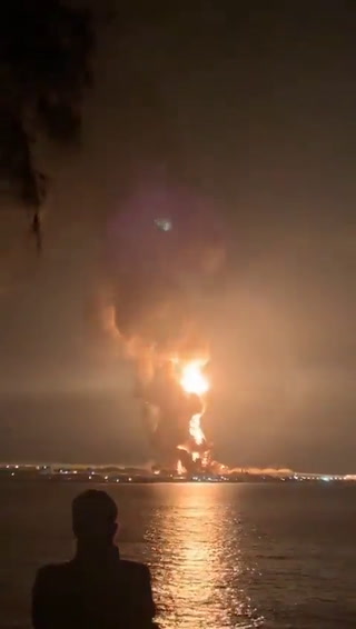 Incendio en un depósito de petróleo en Cuba