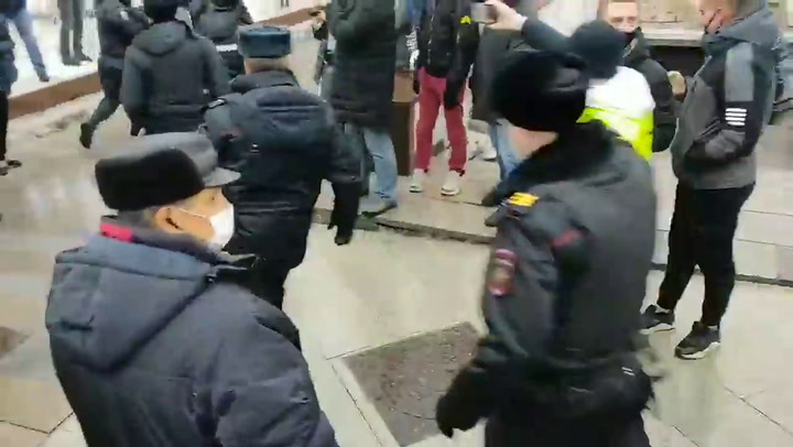 Detenidos en Moscú durante las protestas - Fuente: Twitter @mrsahuquillo