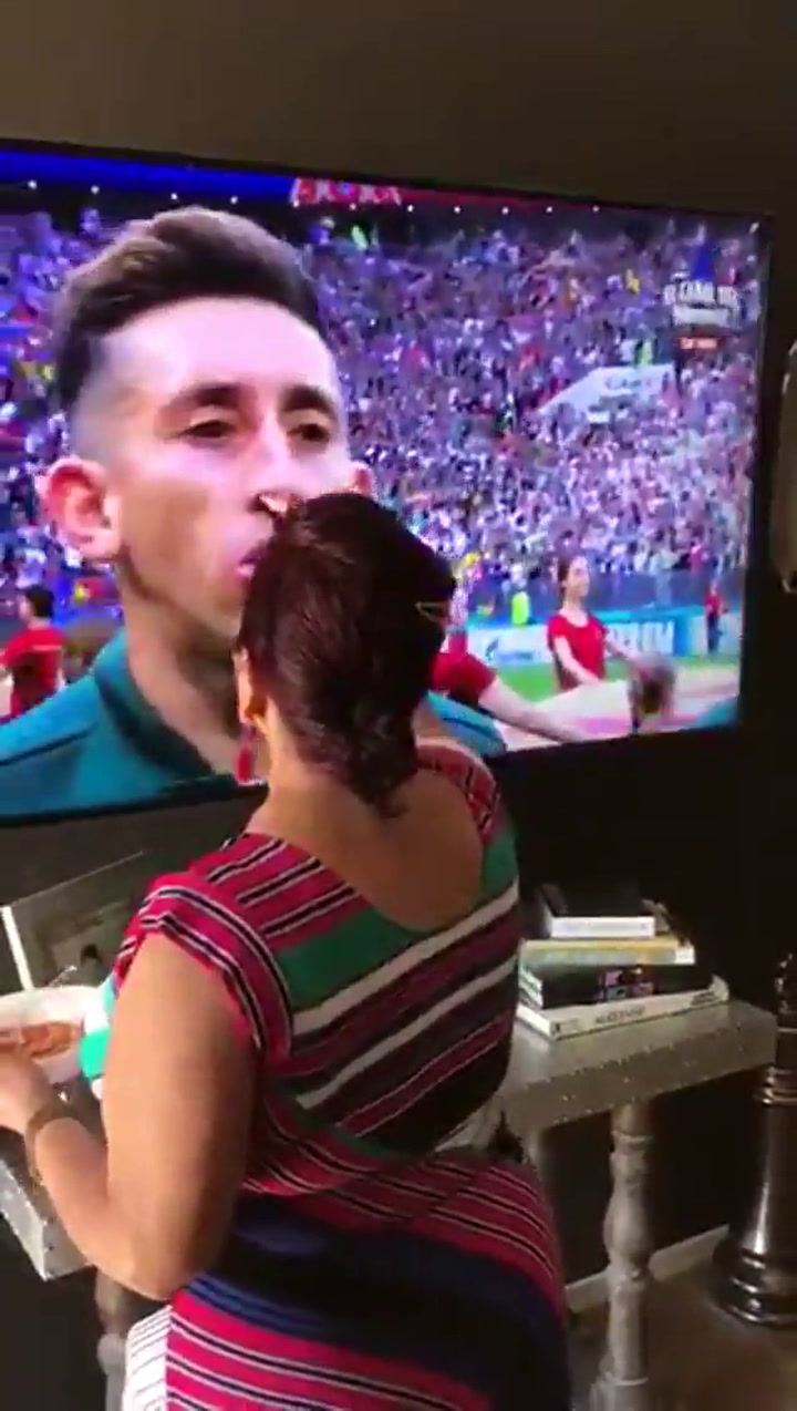 La bendición de una abuela mexicana a los jugadores a través del televisor - Fuente: Twitter