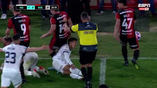 Fernando Rapallini chocó con Lucas Romero y lo dejó en el suelo
