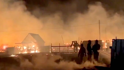 Video: Russland: Slukes av flammene