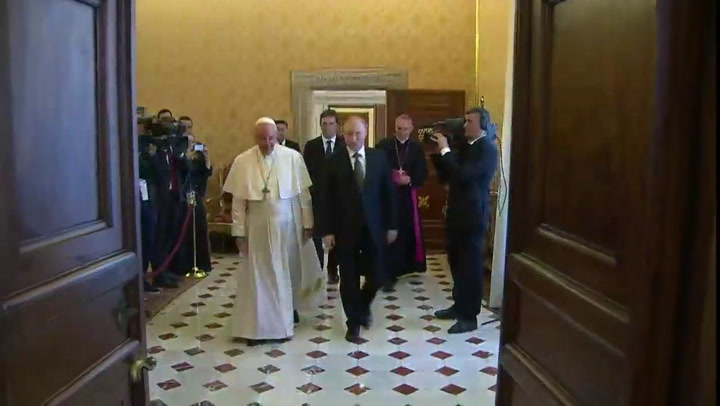 El papa Francisco recibió a Putin en el Vaticano - Fuente: AFP