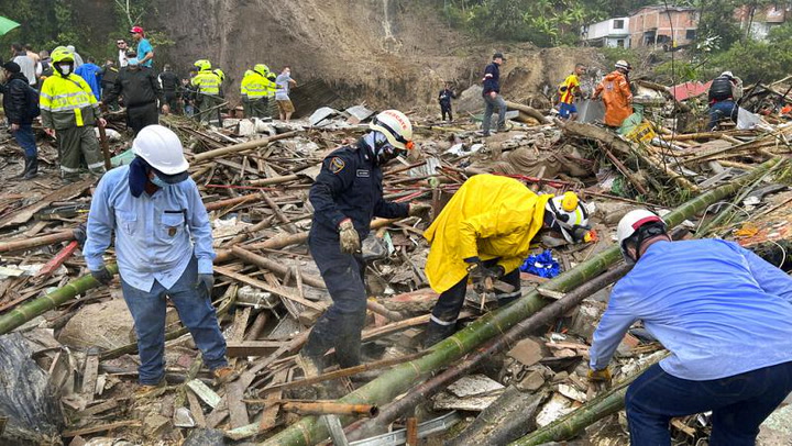Ascienden a 14 los fallecidos por deslizamiento de tierra en Colombia