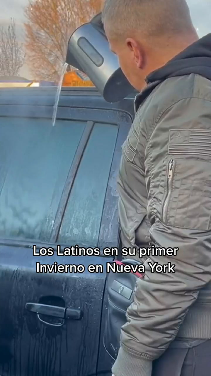 Un hombre parodió la forma en la que los latinos viven el invierno en Nueva York